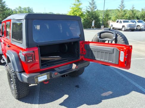 Used 2022 Jeep Wrangler Unlimited Rubicon w/ Xtreme Recon 35" Tire Package AWD/4WD image 17