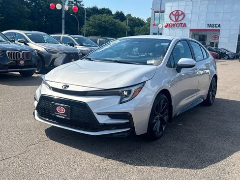 Used 2024 Toyota Corolla SE FWD image 3