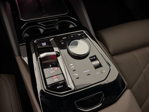 Used 2025 BMW 530i RWD image 18