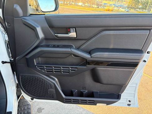 Used 2025 Toyota 4Runner 4WD image 30