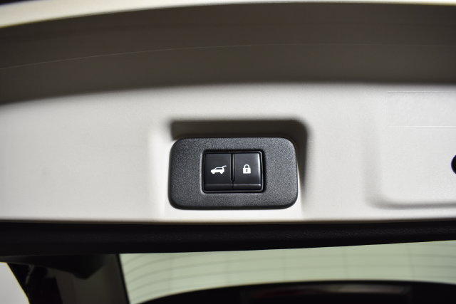 Used 2024 Nissan Ariya AWD image 33