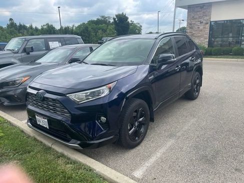 Used 2019 Toyota RAV4 XSE w/ XSE Weather Package AWD/4WD image 2