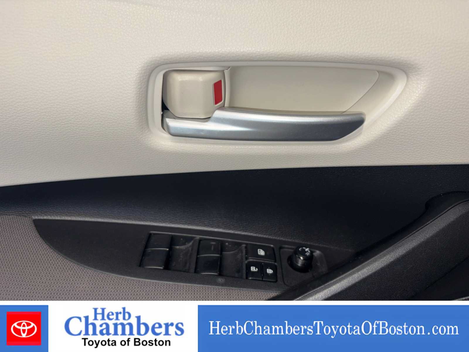 Used 2020 Toyota Corolla LE FWD image 13