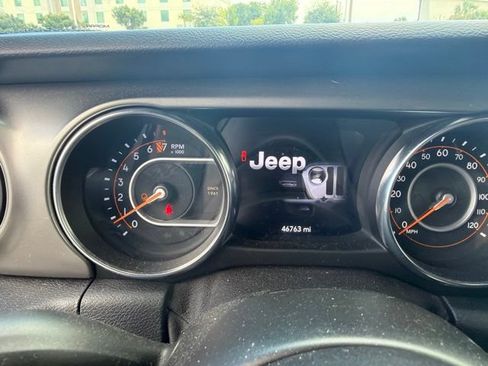 Used 2021 Jeep Gladiator Sport AWD/4WD image 13