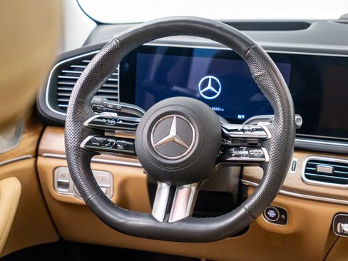Used 2024 Mercedes-Benz GLS 450 4MATIC image 10