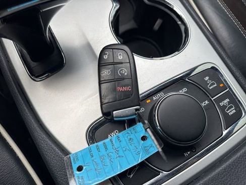 Used 2015 Jeep Grand Cherokee Overland w/ Advanced Technology Group image 34