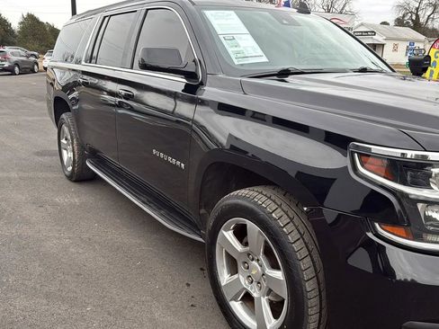 Used 2017 Chevrolet Suburban LT image 11