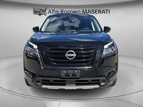 Used 2023 Nissan Pathfinder SL w/ Black Appearance Package AWD/4WD image 4