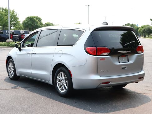 Used 2024 Chrysler Voyager LX FWD image 7