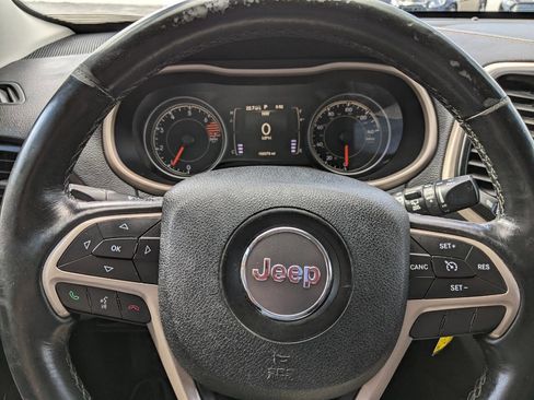 Used 2016 Jeep Cherokee Latitude w/ Cold Weather Group AWD/4WD image 18