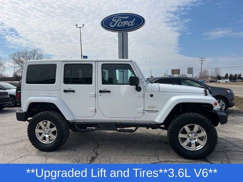 Used 2013 Jeep Wrangler Unlimited Sahara w/ Dual Top Group AWD/4WD image 8
