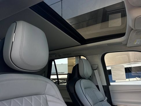 New 2026 Lincoln Navigator L Black Label AWD/4WD image 18
