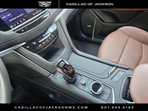 Certified 2025 Cadillac XT5 Sportv w/ Technology Package AWD/4WD image 16
