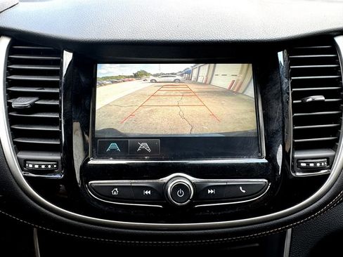 Used 2017 Chevrolet Trax LT w/ LT Convenience Package image 6