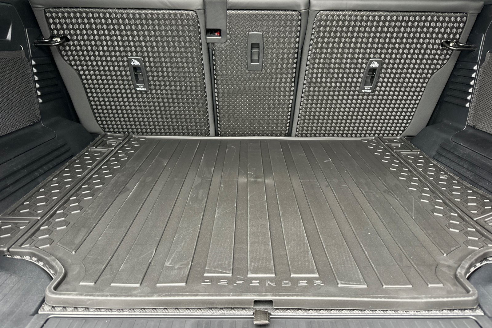 New 2026 Land Rover Defender 110 X-Dynamic SE AWD/4WD image 15