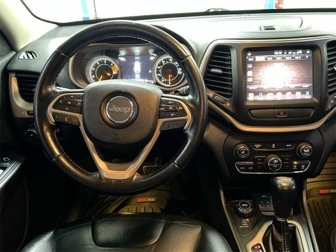 Used 2016 Jeep Cherokee Limited image 19