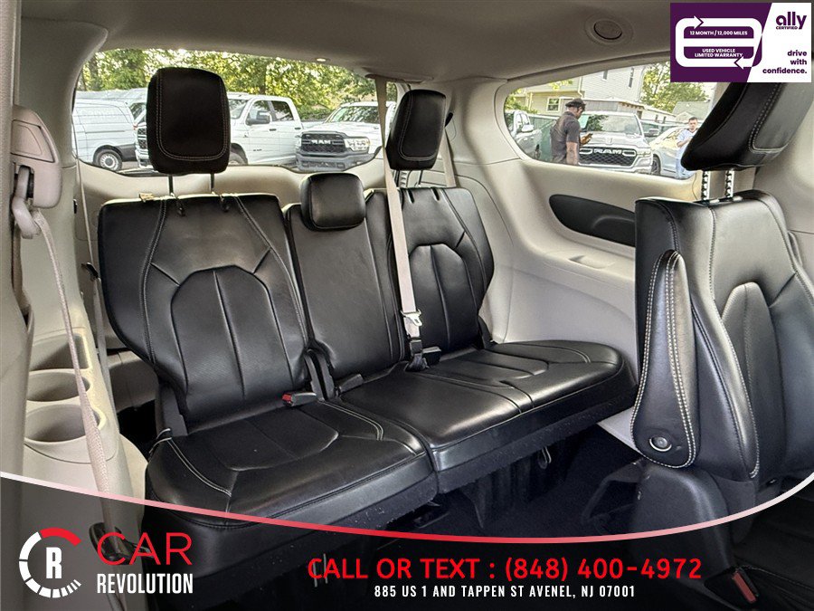 Used 2024 Chrysler Pacifica Limited FWD image 42