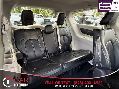Used 2024 Chrysler Pacifica Limited FWD image 42