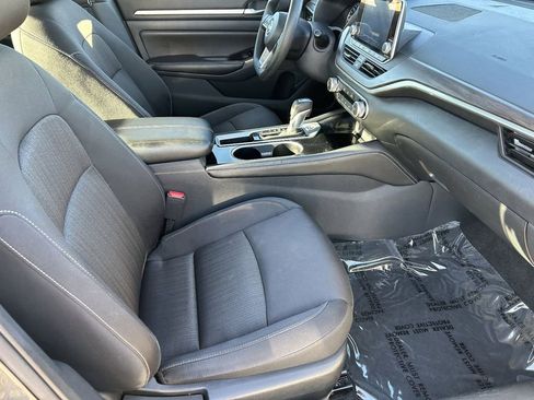 Used 2023 Nissan Altima 2.5 SV image 9