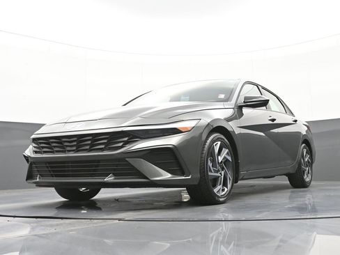 Certified 2025 Hyundai Elantra Sport image 50