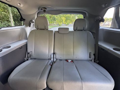 Used 2018 Toyota Sienna XLE w/ XLE Navigation Package AWD/4WD image 11