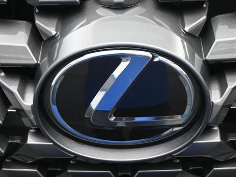 Certified 2023 Lexus GX 460 Premium w/ Premium Package AWD/4WD image 32