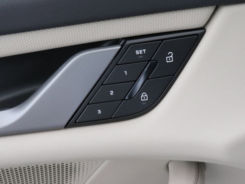 Used 2025 Porsche Taycan image 28