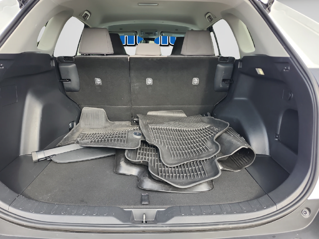 Used 2024 Toyota RAV4 XLE FWD image 16
