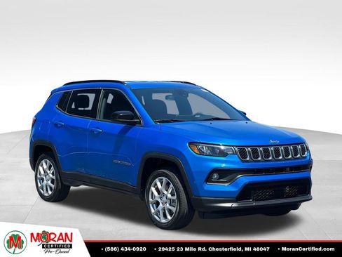 Used 2023 Jeep Compass Latitude AWD/4WD image 7