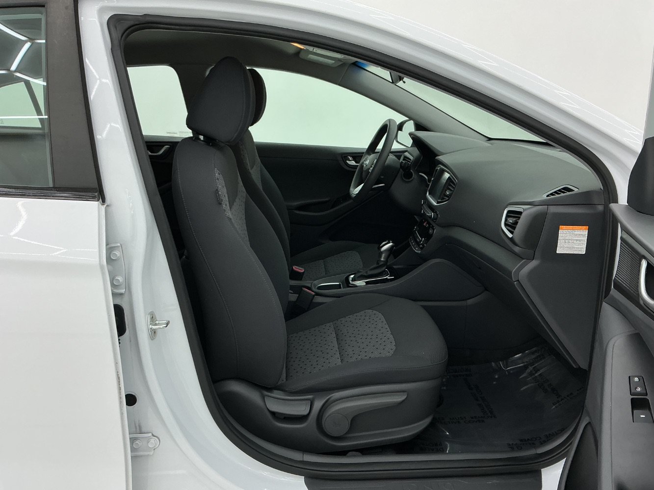 Used 2018 Hyundai Ioniq Blue FWD image 15