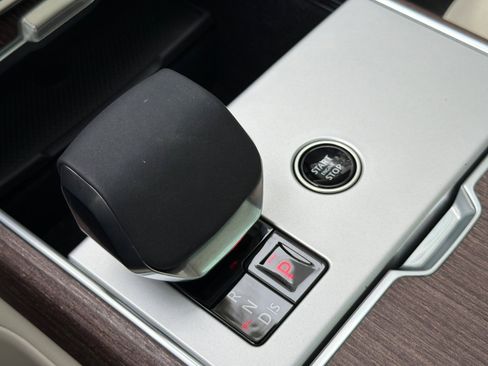 Used 2025 Land Rover Range Rover SE AWD/4WD image 21