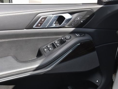 Used 2024 BMW X5 xDrive50e image 28