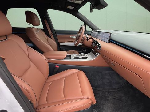 Certified 2026 Genesis GV70 2.5T Advanced image 40