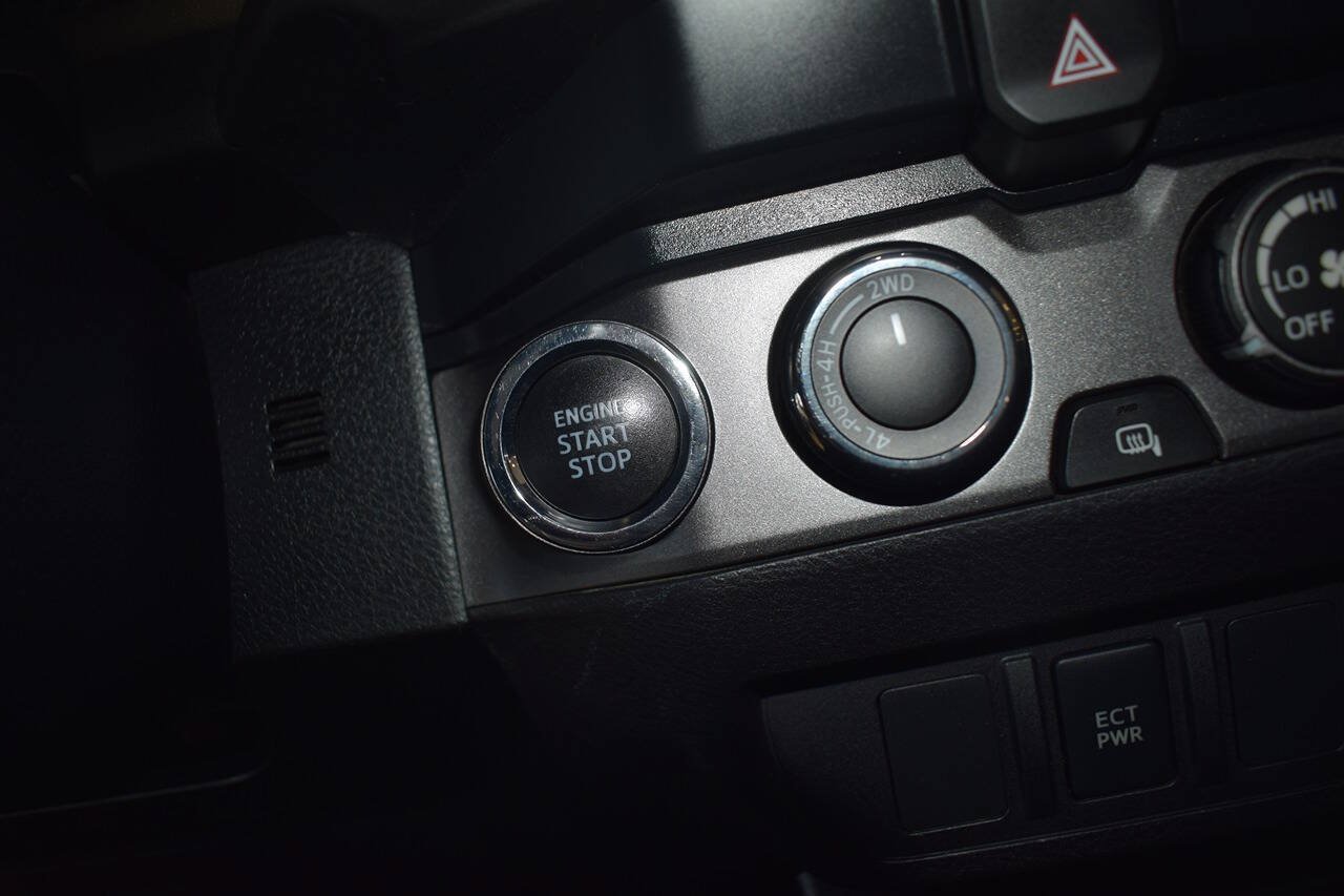 Used 2020 Toyota Tacoma TRD Off-Road AWD/4WD image 28
