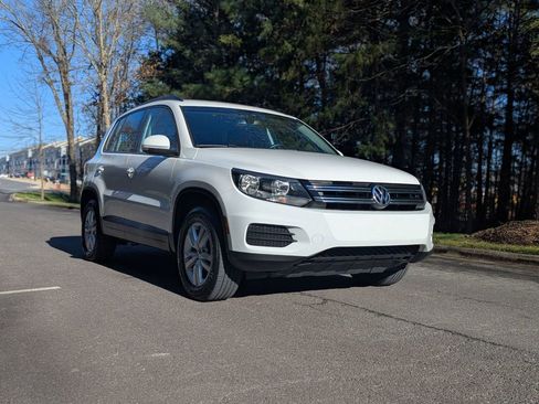 Used 2017 Volkswagen Tiguan S image 12