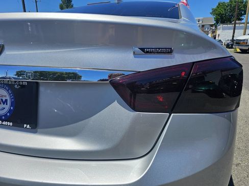 Used 2017 Chevrolet Impala Premier w/ Enhanced Convenience Package FWD image 9