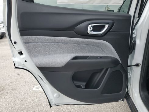 New 2026 Jeep Compass Latitude image 8