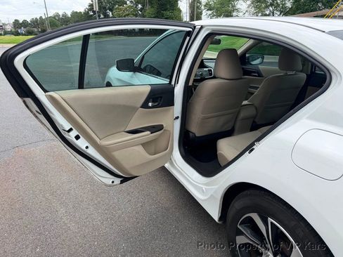 Used 2016 Honda Accord LX image 10