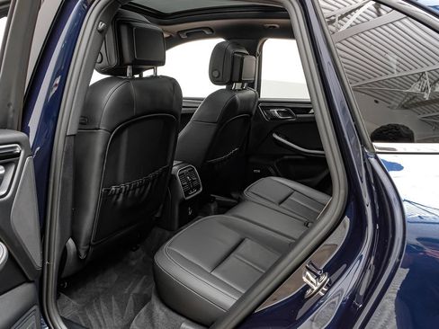 Used 2022 Porsche Macan S AWD/4WD image 36