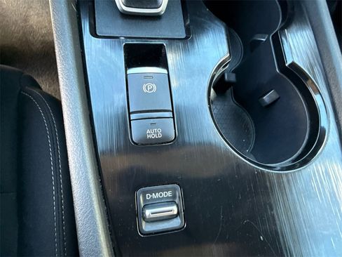 Used 2024 Nissan Rogue S image 31