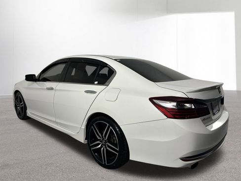 Used 2017 Honda Accord Sport image 30