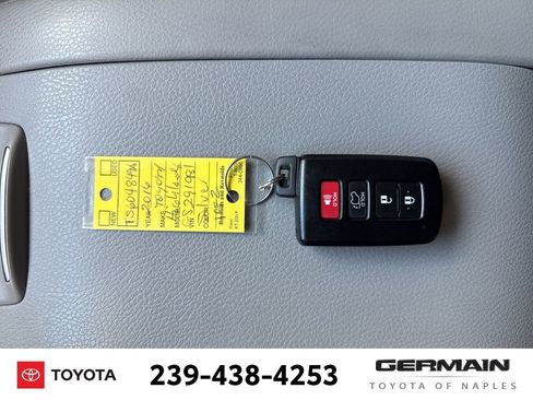 Used 2016 Toyota Highlander Limited image 25