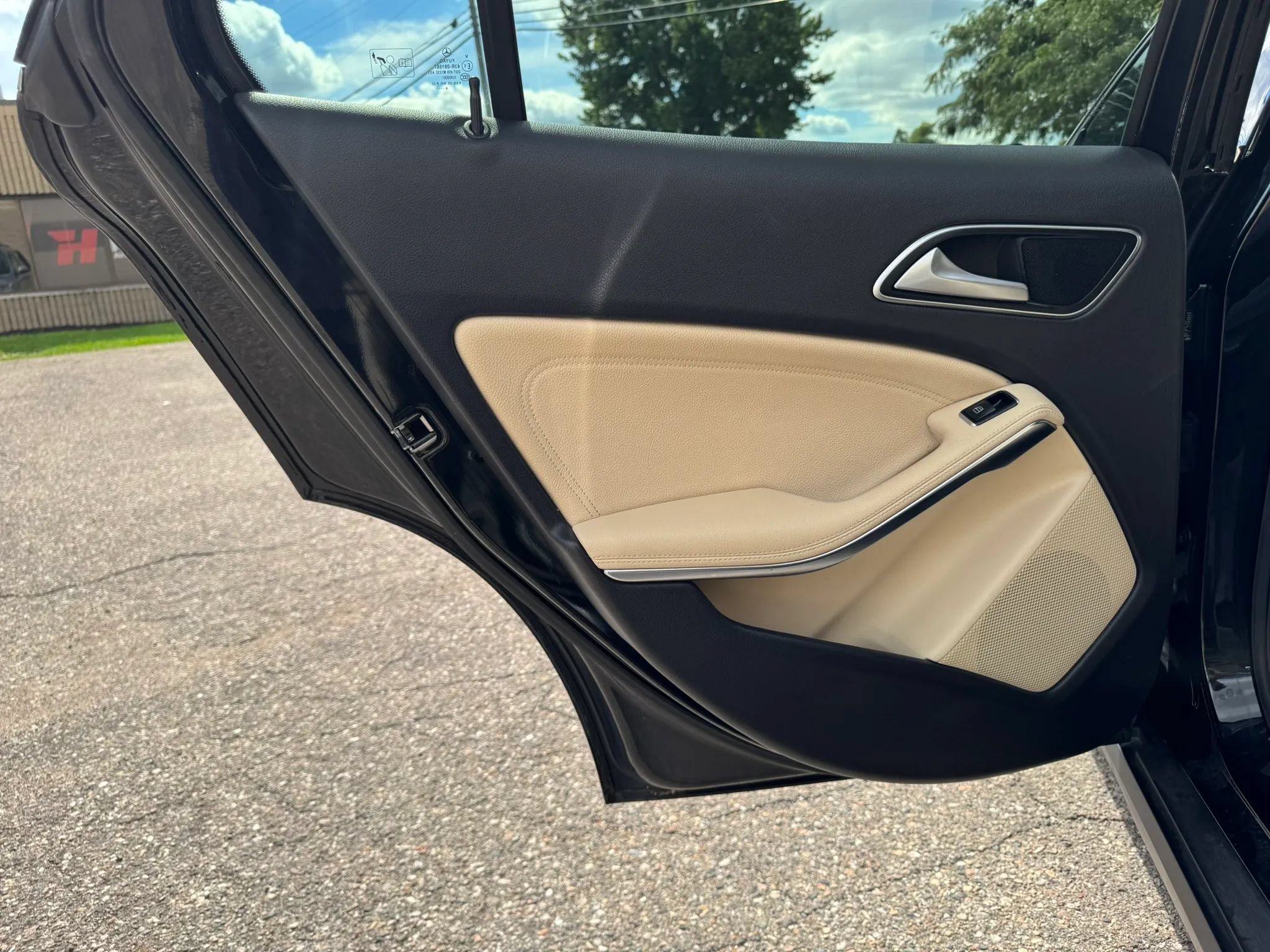 Used 2015 Mercedes-Benz GLA 250 4MATIC image 36