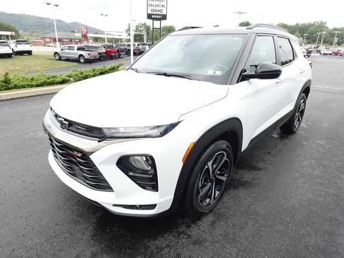 Used 2023 Chevrolet TrailBlazer RS w/ Sun and Liftgate Package FWD image 5