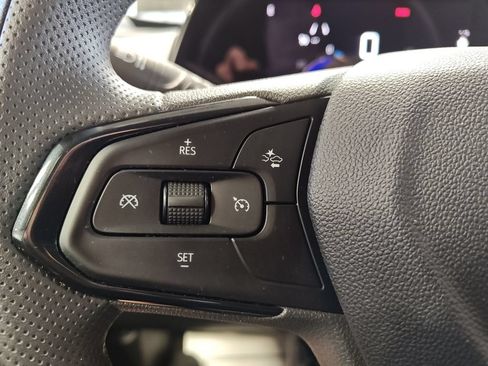 Used 2025 Chevrolet Trax LT FWD image 26