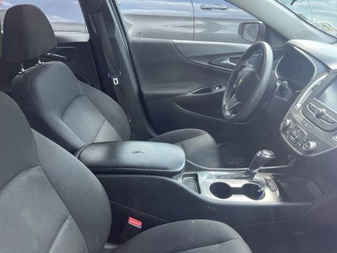 Used 2017 Chevrolet Malibu LS image 4