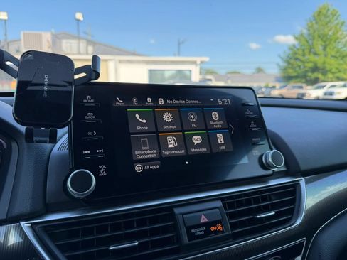 Used 2019 Honda Accord Sport image 10