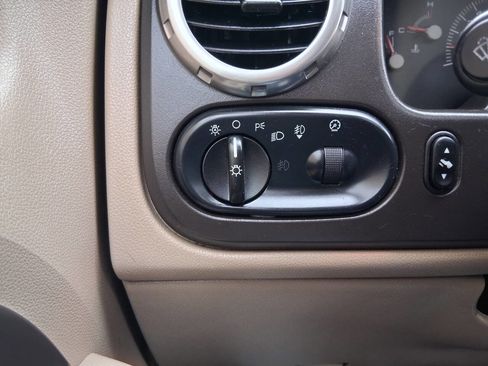 Used 2004 Ford Expedition Eddie Bauer image 31