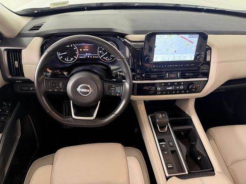 Used 2025 Nissan Pathfinder SL FWD image 14