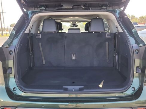 Used 2024 Toyota Highlander Limited image 8